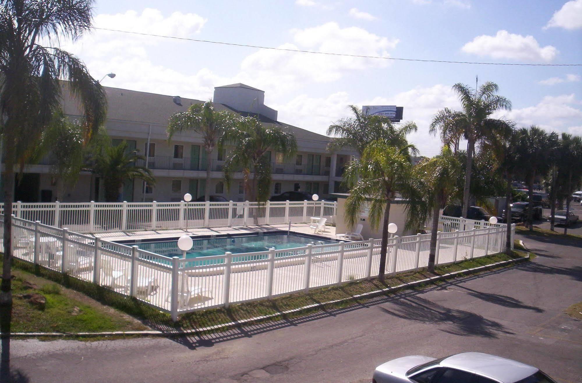 Oyo Hotel New Port Richey Gulf Beach Us 19 Exterior photo